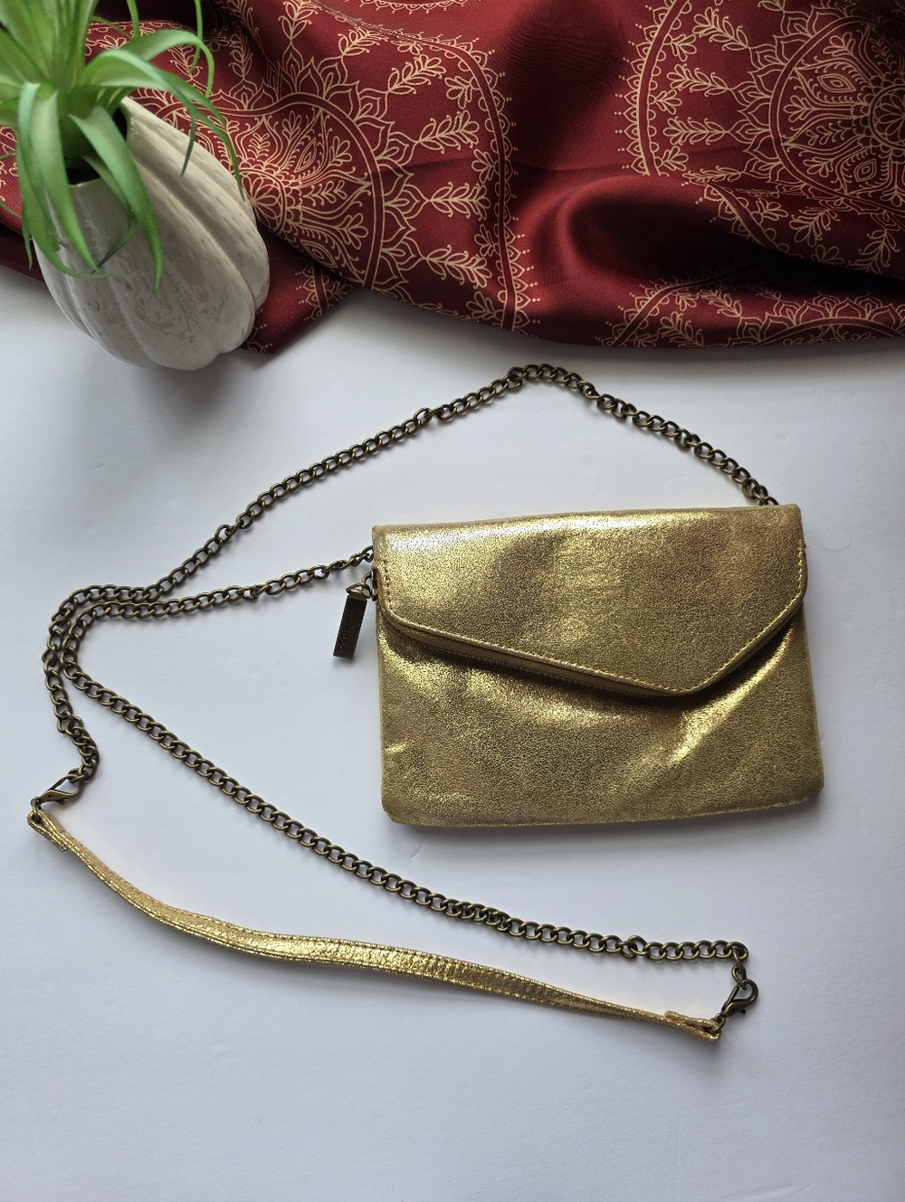Hobo Daria Crossbody Clutch Gold